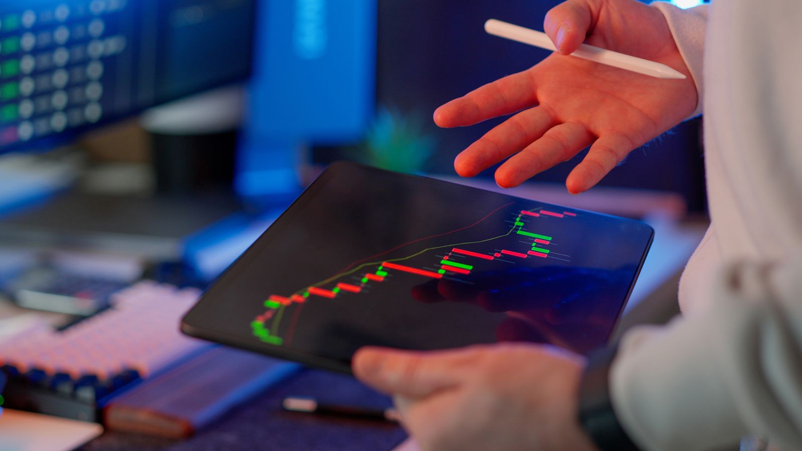 FluxWave Investments editorial image