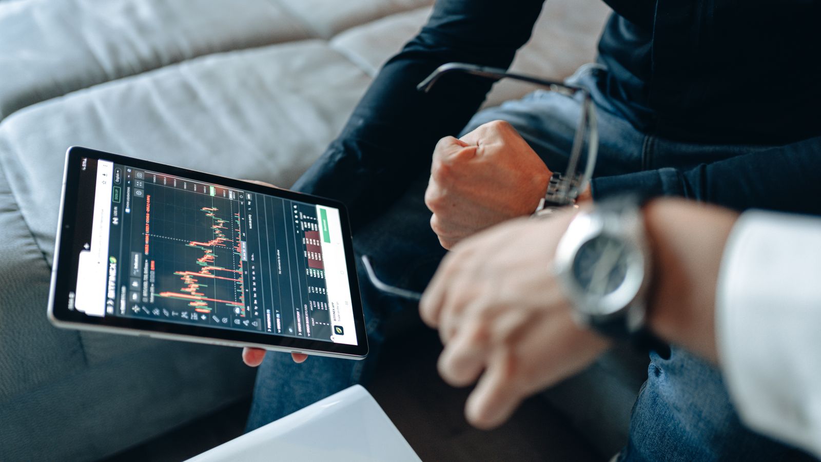 FluxWave Investments editorial image