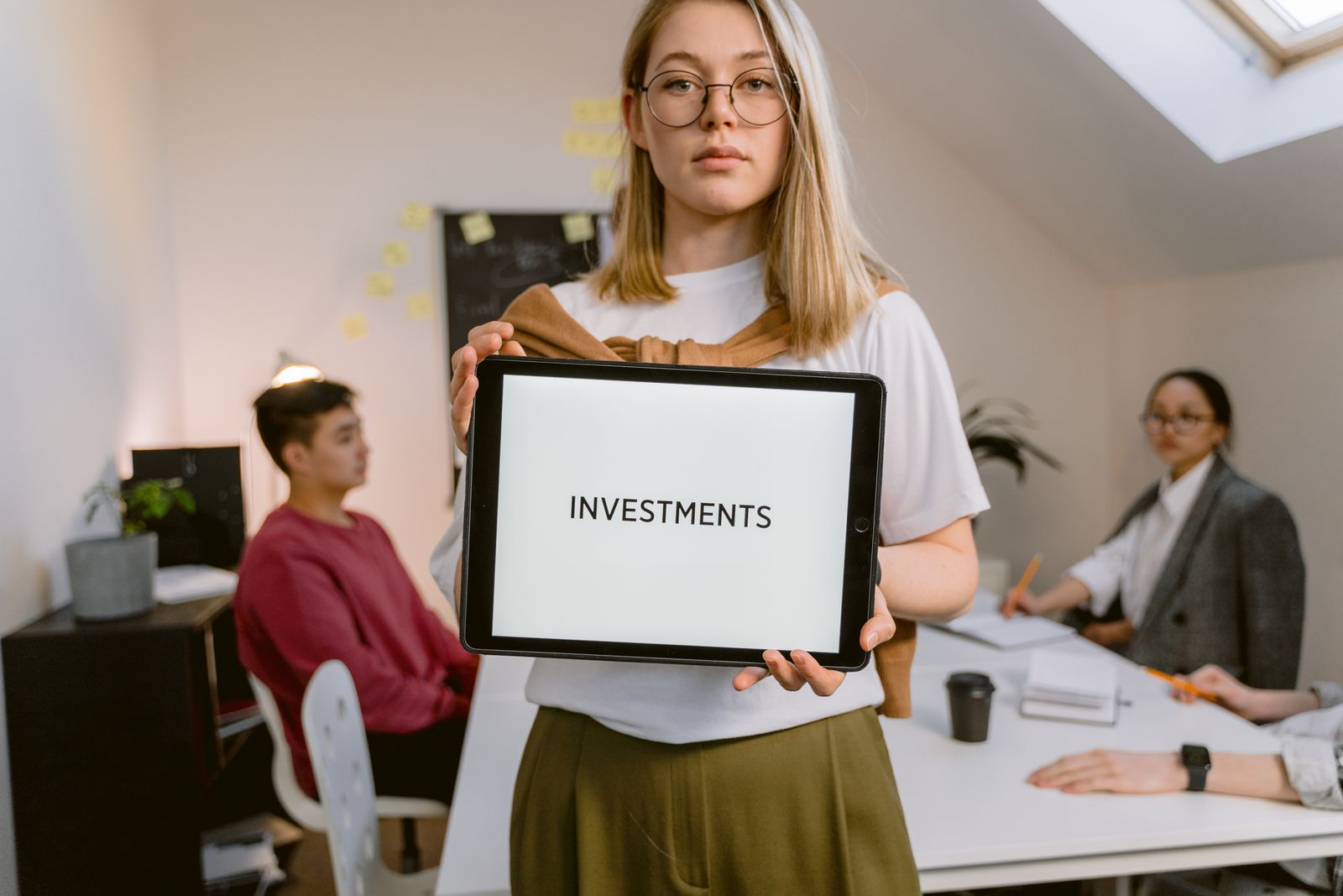 FluxWave Investments editorial image