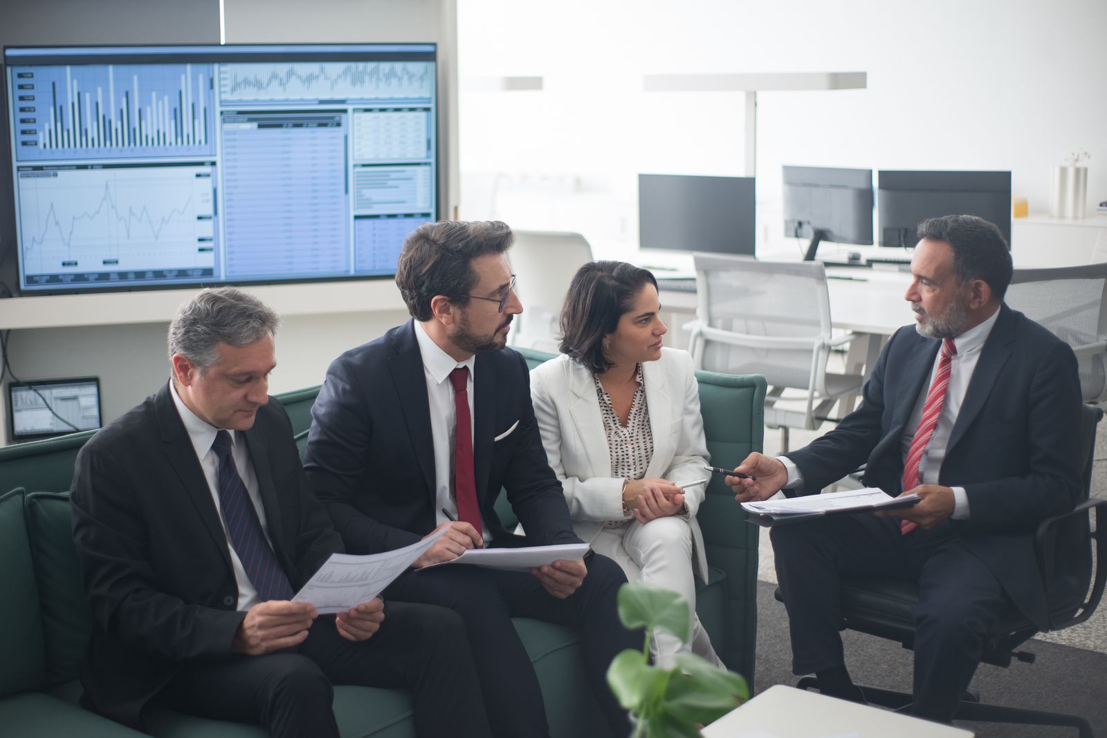 FluxWave Investments editorial image