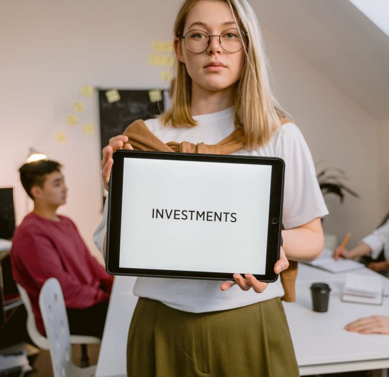 FluxWave Investments editorial image
